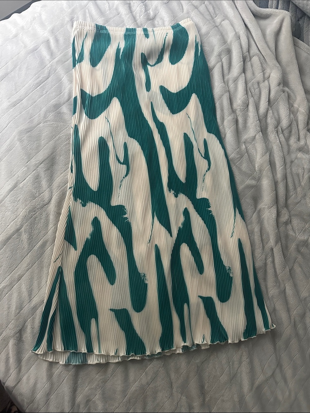 SHEIN | Green & White Pleated Abstract Midi Skirt (Tall)